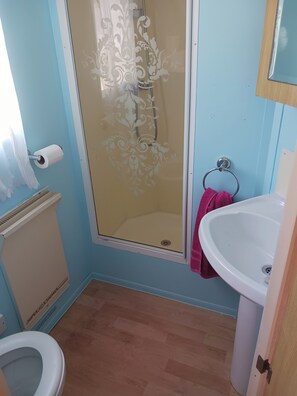Shower - Donegal Mobile Home-coast-family Friendly-sleeps 5 (Gortahork)