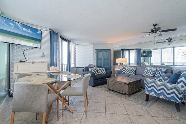 Coastal Bliss Beachfront Resort Oasis For 5! - Panama City Beach, FL