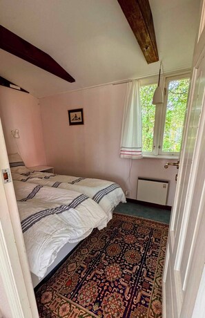 2 bedrooms, bed sheets
