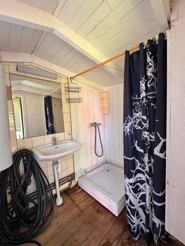 A simple summer cottage located about 200 m from a fantastic sandy beach.