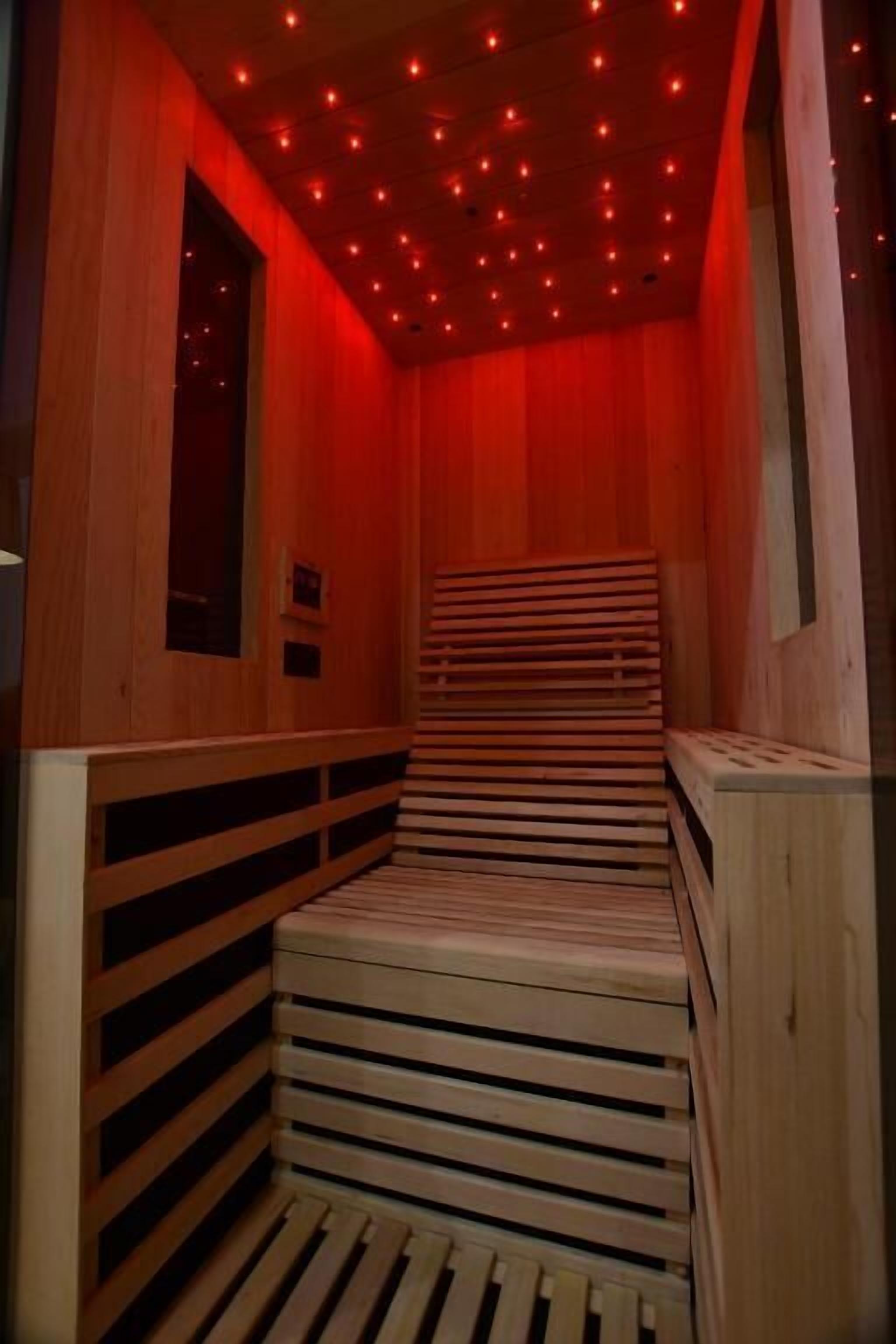 Suite Deluxe, 1 letto king, non fumatori, vista città | Sauna