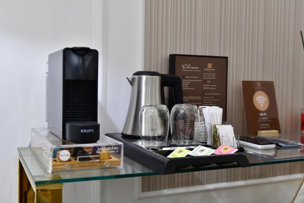 Comfort Suite, 1 King Bed, Non Smoking, City View | Coffee and/or coffee maker