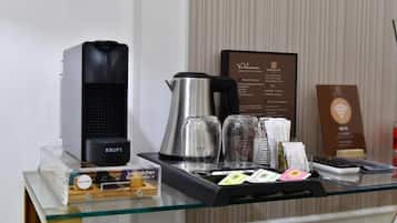 Comfort Suite, 1 King Bed, Non Smoking, City View | Coffee and/or coffee maker