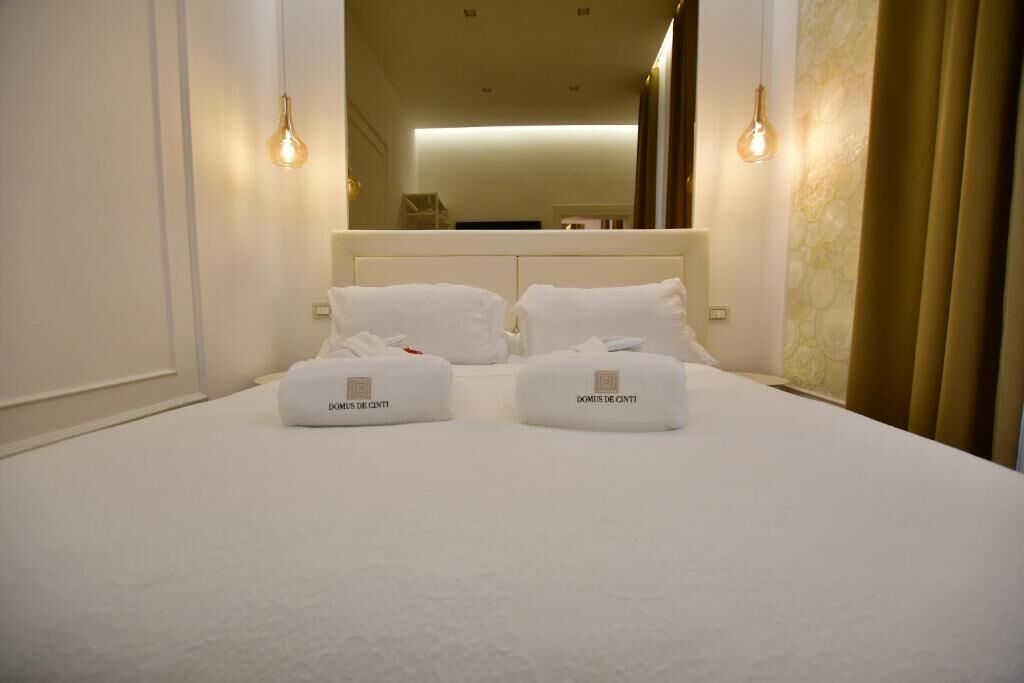 Suite Deluxe, 1 letto king, non fumatori, vista città | Una cassaforte in camera, tende oscuranti, insonorizzazione