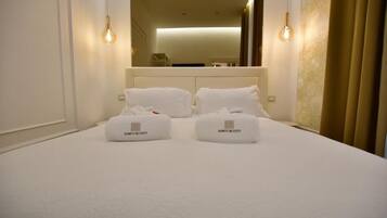 Suite Deluxe, 1 letto king, non fumatori, vista città | Una cassaforte in camera, tende oscuranti, insonorizzazione