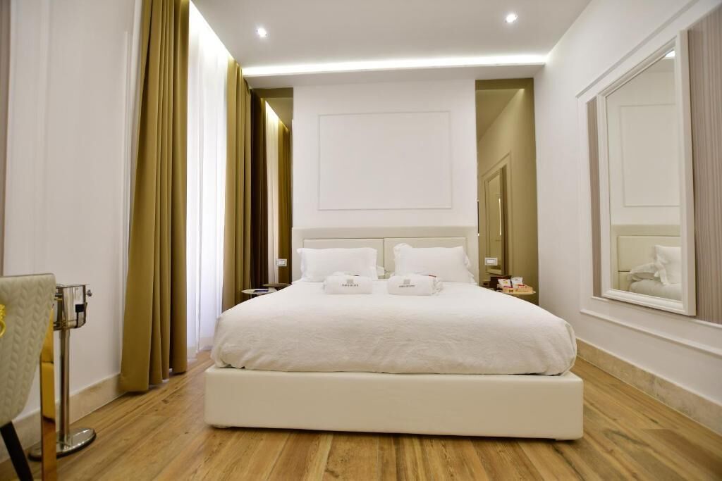 Comfort Suite, 1 King Bed, Non Smoking, City View | In-room safe, blackout drapes, soundproofing