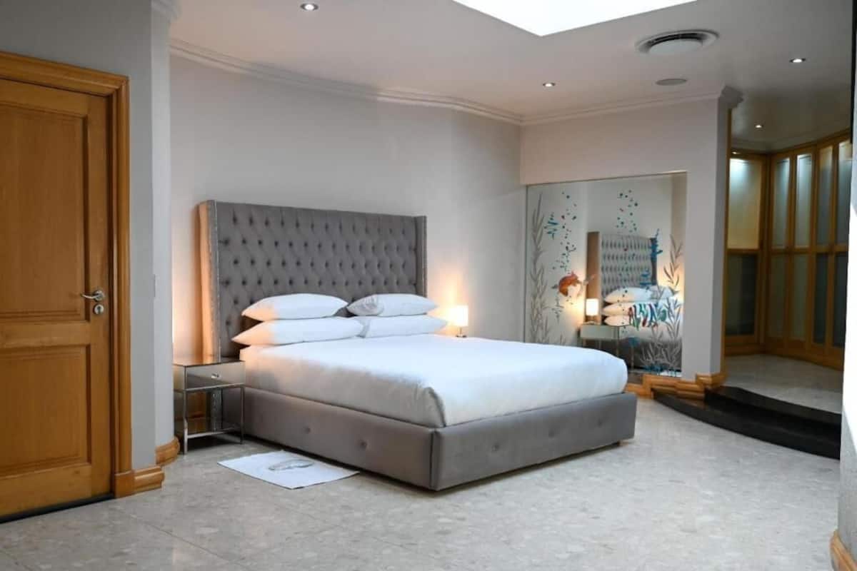 Suite Premium, 1 cama de matrimonio grande, bañera de hidromasaje, vistas a la ciudad | Minibar, caja fuerte, wifi gratis
