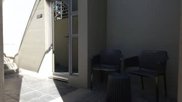 Classic-Suite, 1 King-Bett, Terrasse, Gartenblick | Blick auf den Garten