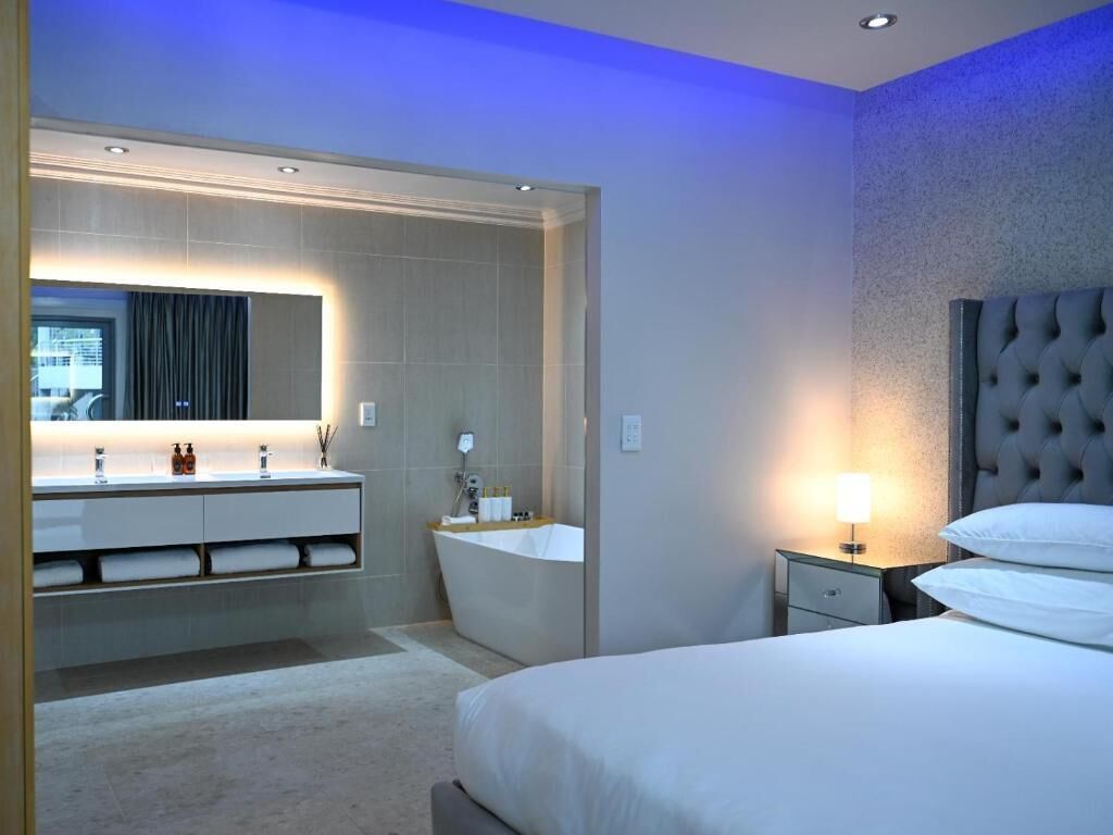 Doppia Luxury, patio, vista giardino | Una cassaforte in camera, Wi-Fi gratuito