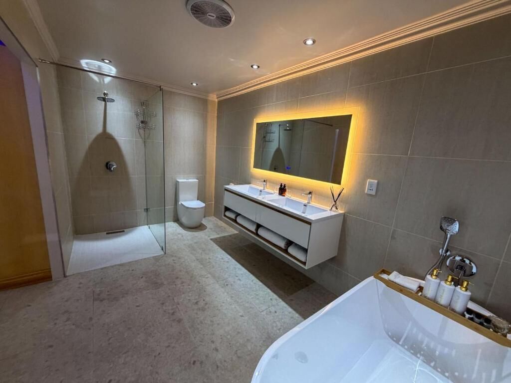 Luxury Suite, 1 King Bed, Roll-in Shower, Patio | Bathroom