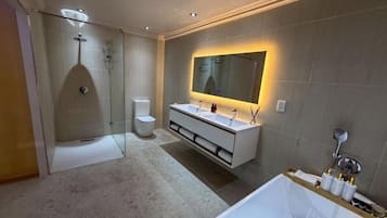 Luxury Suite, 1 King Bed, Roll-in Shower, Patio | Bathroom