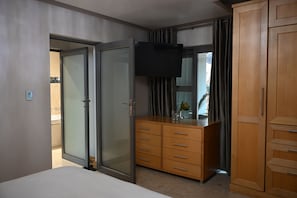 Villa de lujo, 2 habitaciones, patio, vistas al jardín | Minibar, caja fuerte, wifi gratis