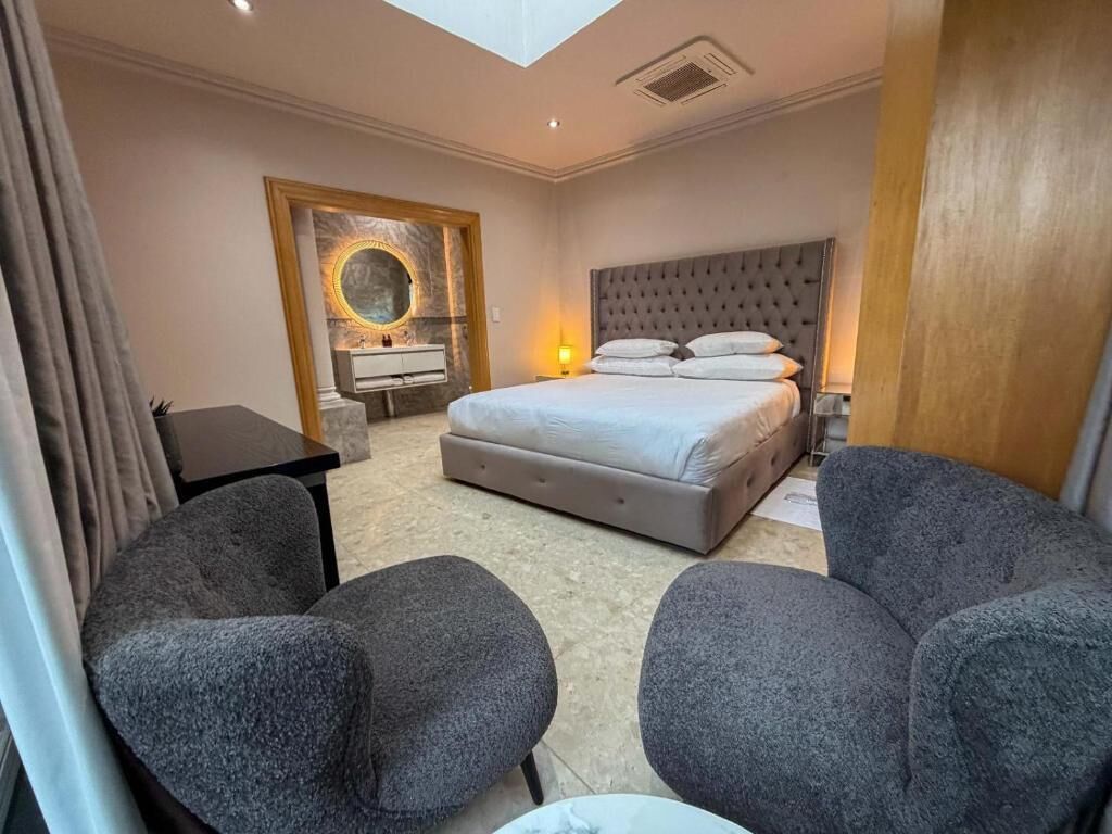 Suite Luxury, vista piscina | Una cassaforte in camera, Wi-Fi gratuito