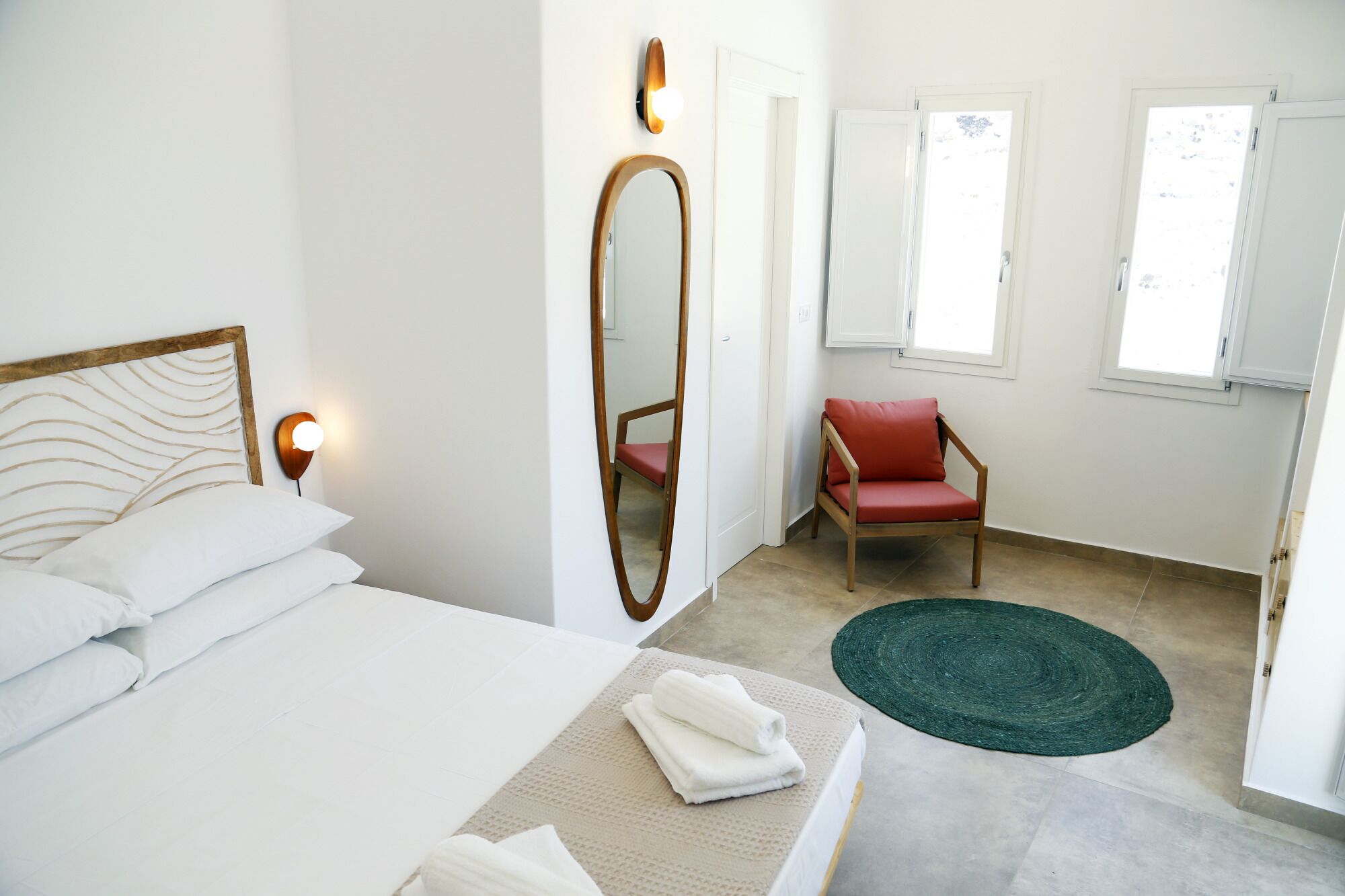 Chambre Double Classique, patio, vue partielle sur la mer | Literie de qualité supérieure, couette en duvet d'oie, surmatelas