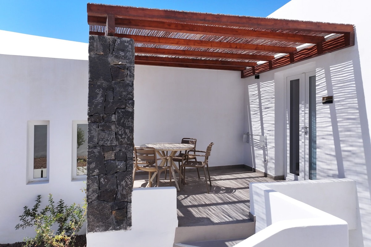 Suite Confort, 2 habitaciones, vistas a la piscina | Terraza o patio