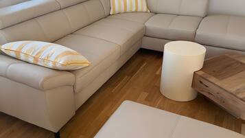 Fernseher, DVD-Player, Stereoanlage