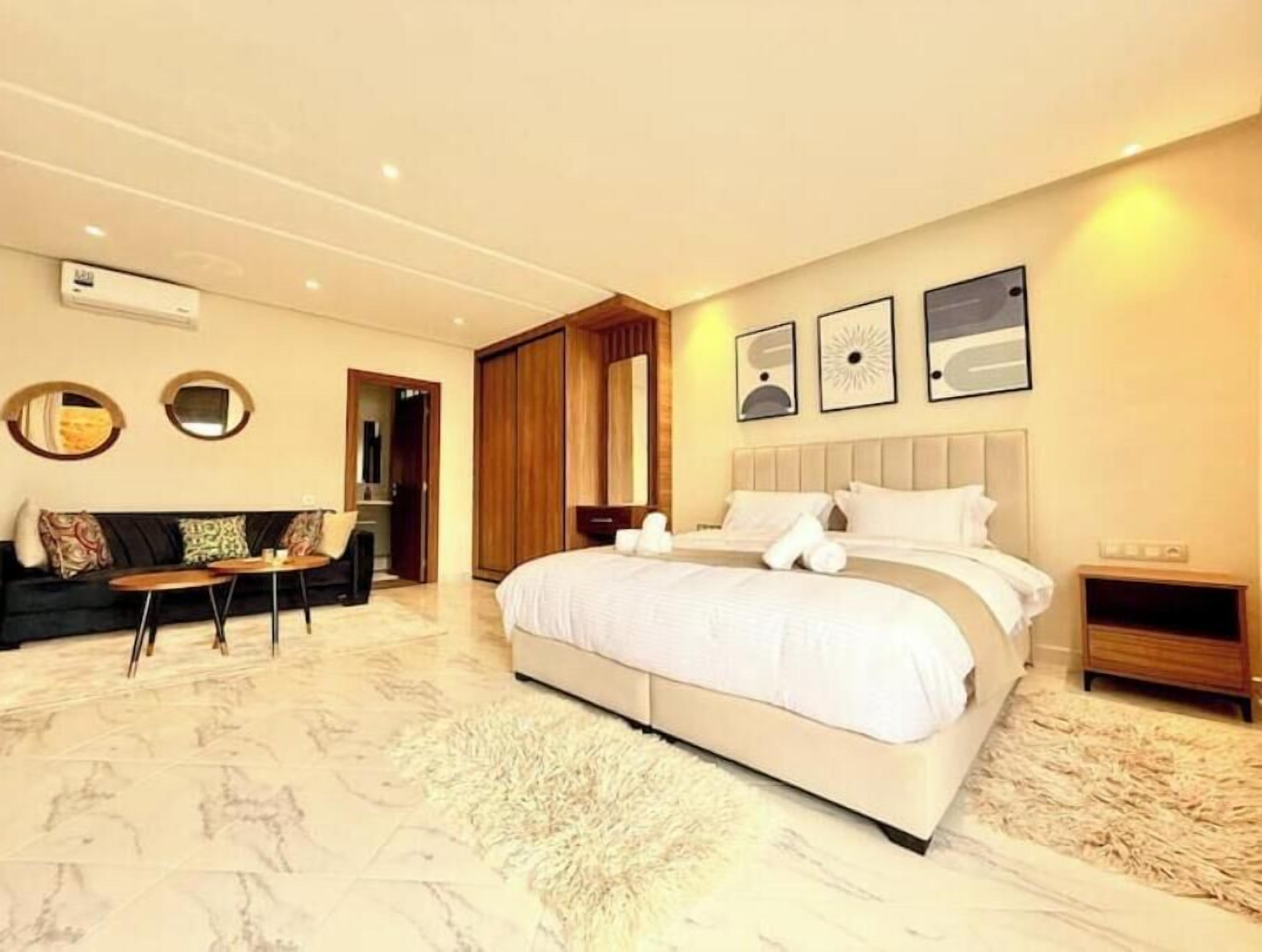 1 dormitorio, tabla de planchar con plancha, wifi y ropa de cama