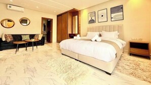 1 dormitorio, tabla de planchar con plancha, wifi y ropa de cama
