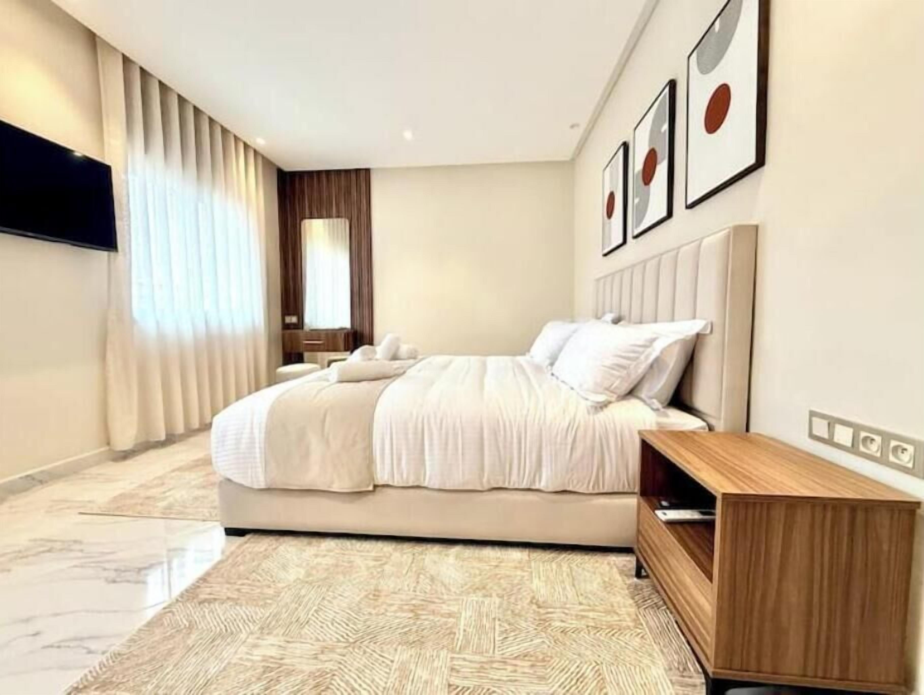 2 室のベッドルーム、アイロン / アイロン台、WiFi、ベッドシーツ