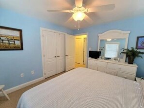 Iron/ironing board, free WiFi, bed sheets - Ocean City 4BR Retreat - First Floor / Walk to Beach / Sleeps 11 (Ocean City)