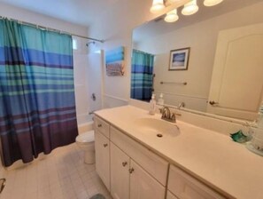 Shower, hair dryer, towels, soap - Ocean City 4BR Retreat - First Floor / Walk to Beach / Sleeps 11 (Ocean City)