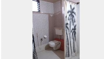 Habitación Premium | Baño | Ducha y toallas