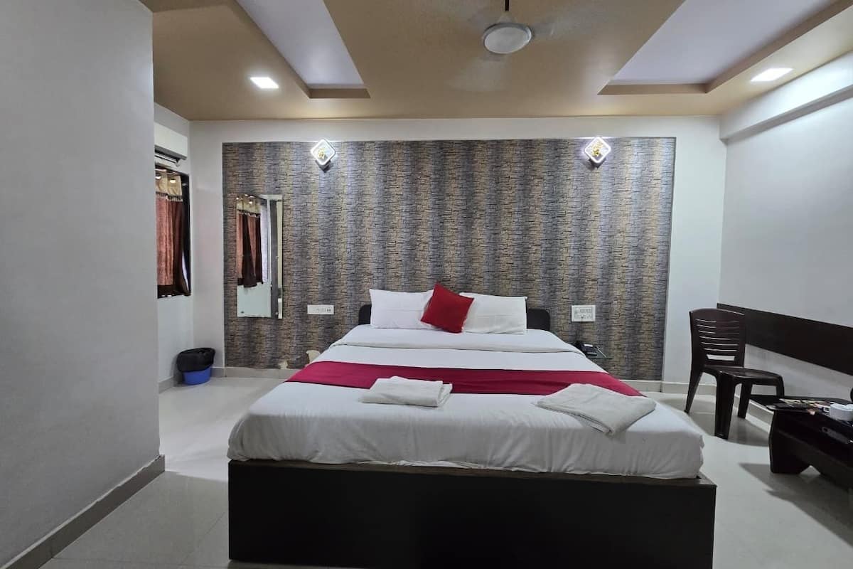Royal Double Room | Premium bedding, memory foam beds, bed sheets