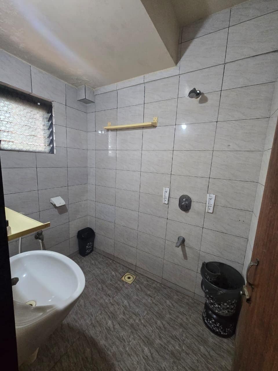 Royal Triple Room | Bathroom | Shower, towels