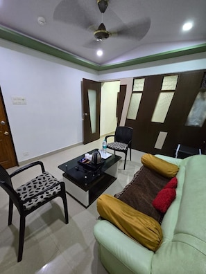 Premium Room | Premium bedding, memory foam beds, bed sheets - Hotel Sukh Sagar (Veraval)