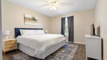Iron/ironing board, WiFi, bed sheets