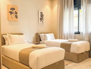 2 chambres, fer et planche à repasser, Wi-Fi, draps fournis