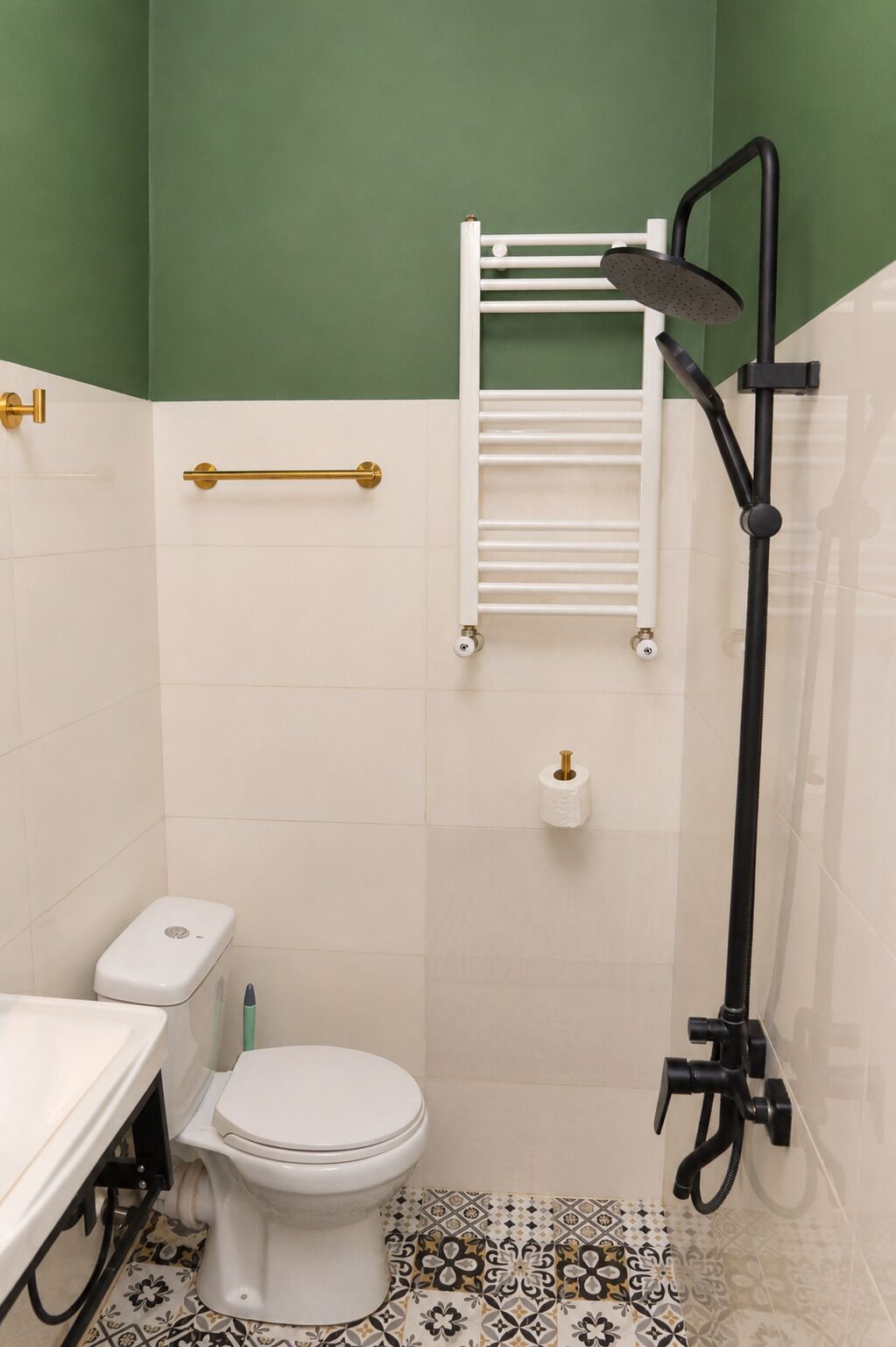 Shower, jetted tub, hair dryer, bidet