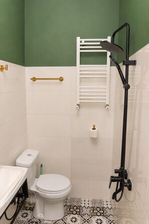 Bruser, boblebadekar, hårtørrer, bidet