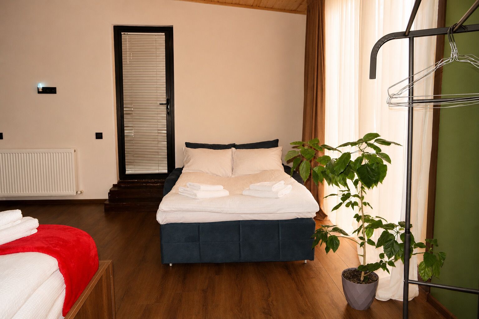 Iron/ironing board, WiFi, bed sheets