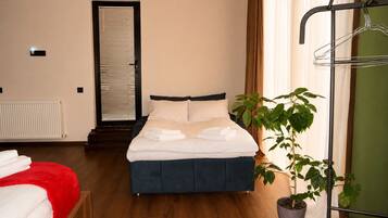 Iron/ironing board, WiFi, bed sheets