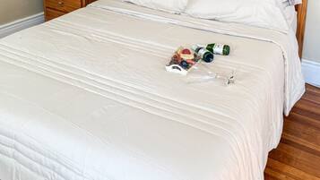 Iron/ironing board, WiFi, bed sheets