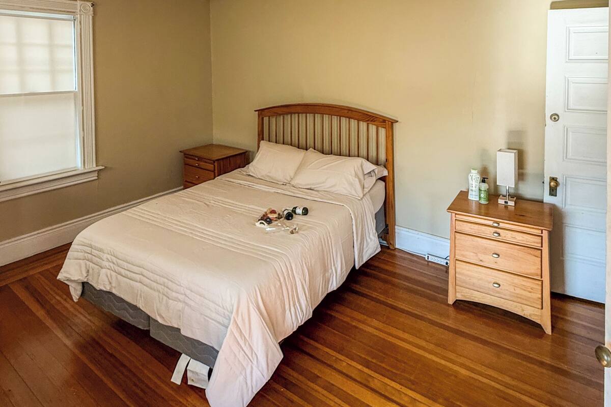 Basic Room | Iron/ironing board, free WiFi
