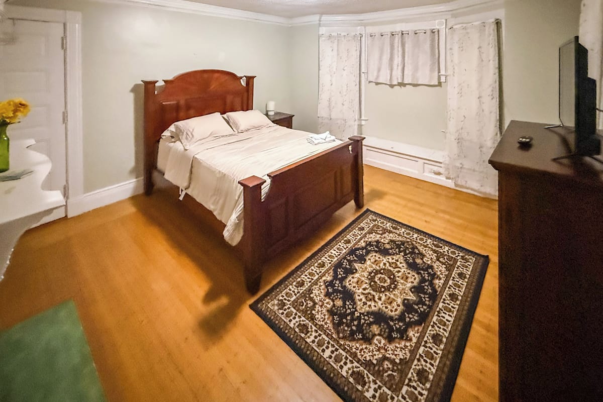 Basic Room | Iron/ironing board, free WiFi