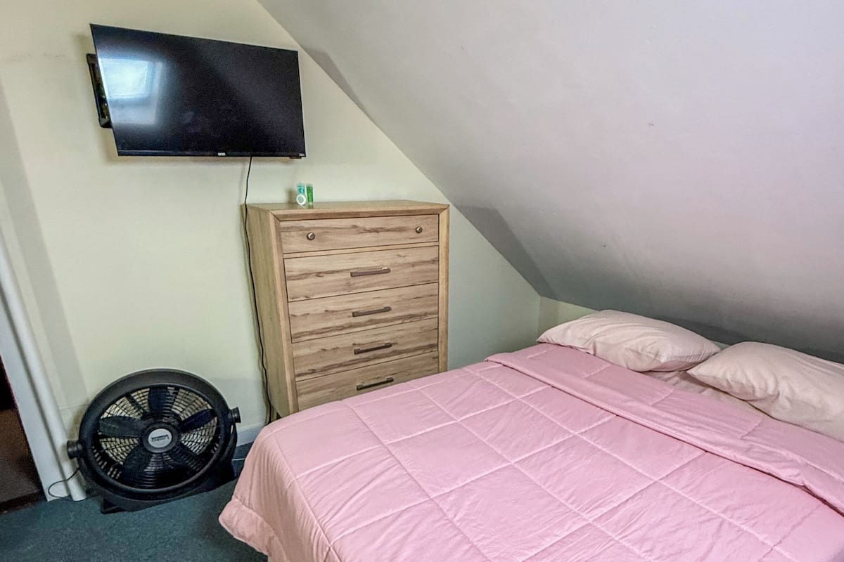 Basic Room | Iron/ironing board, free WiFi