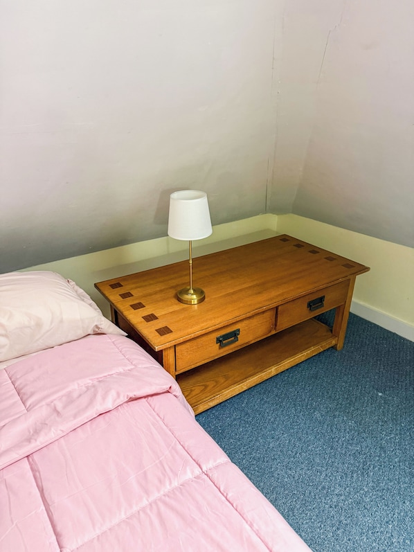 Basic Room | Iron/ironing board, WiFi (free)
