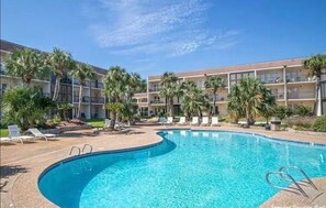 Pool - Safe & Sound (Biloxi)