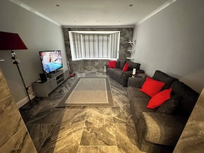Casa, 5 habitaciones | Área de sala de estar
