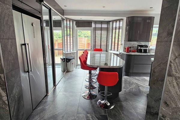 House, 5 Bedrooms, Lake View | Private kitchen