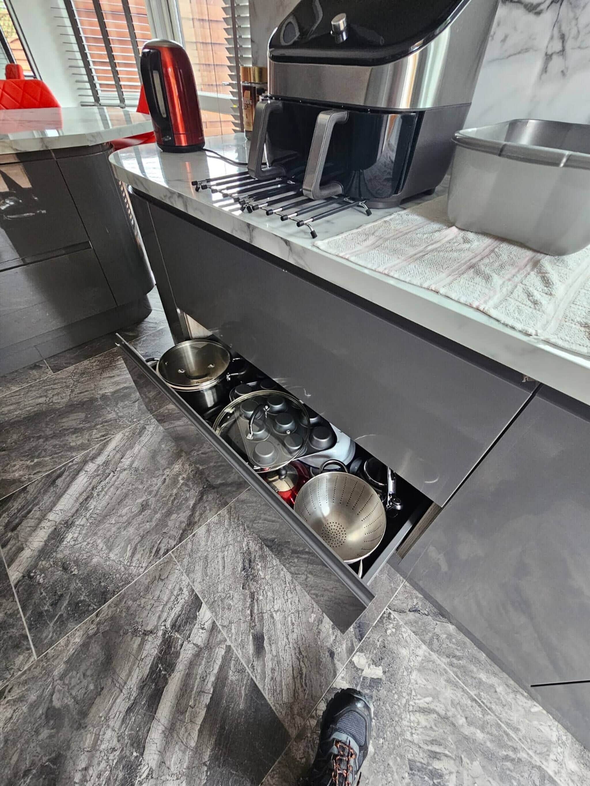 House, 5 Bedrooms, Lake View | Private kitchen