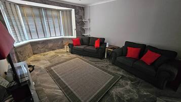 Casa, 5 habitaciones, vista al lago | Sala de estar