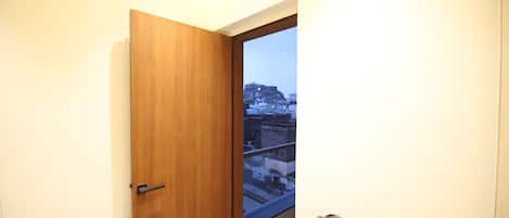 Premium Double Room, Balcony, City View | Interior