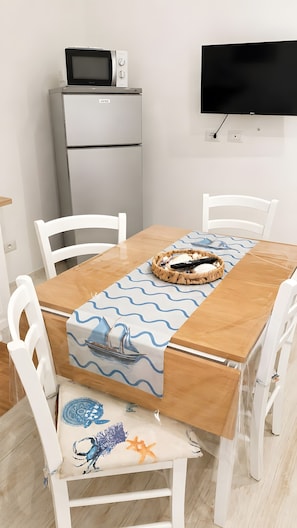 Dining - "Rada37-Sferracavallo" Apartment with Wi-Fi and Air Conditioning (Palermo)
