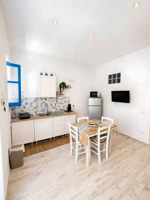 Dining - "Rada37 - Sea, Sun & Relax" Apartment with Wi-Fi and Air Conditioning (Palermo)