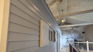 A corridor with wooden flooring, a railing, and a view of a tree outside. - Country house - 15 guests - Loire Valley (Retournac)
