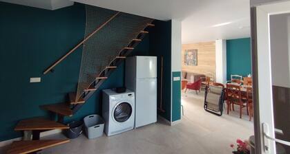 Detached house, AC, pets welcome